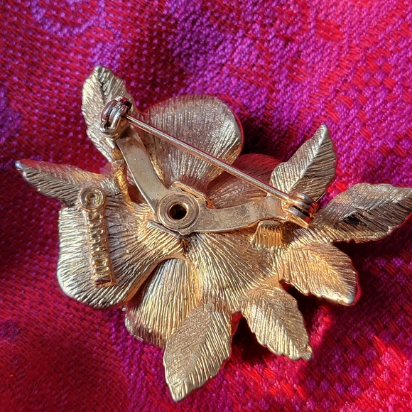 Relisted -vintage Rose brooch Sarah Coventry gold tone flower pin - Picture 5 of 8